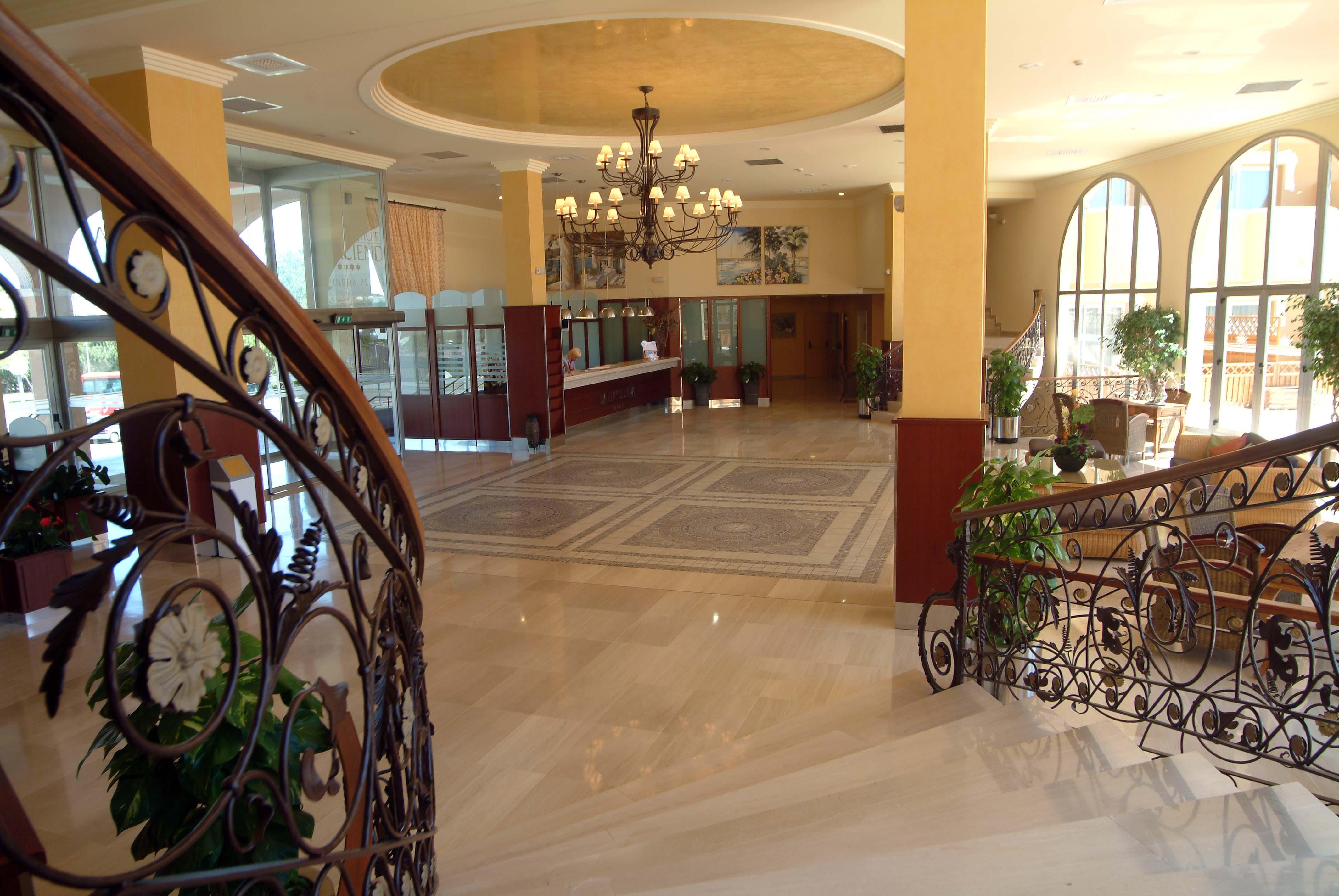 Hotel Ohtels La Hacienda La Pineda Esterno foto